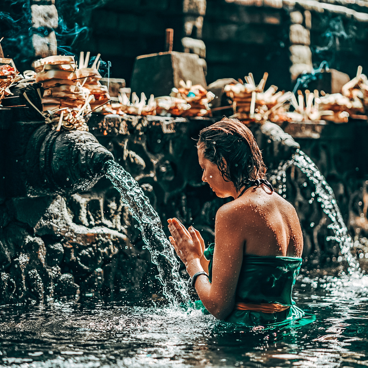 体验Tirta Empul：巴厘岛&#39；圣水寺